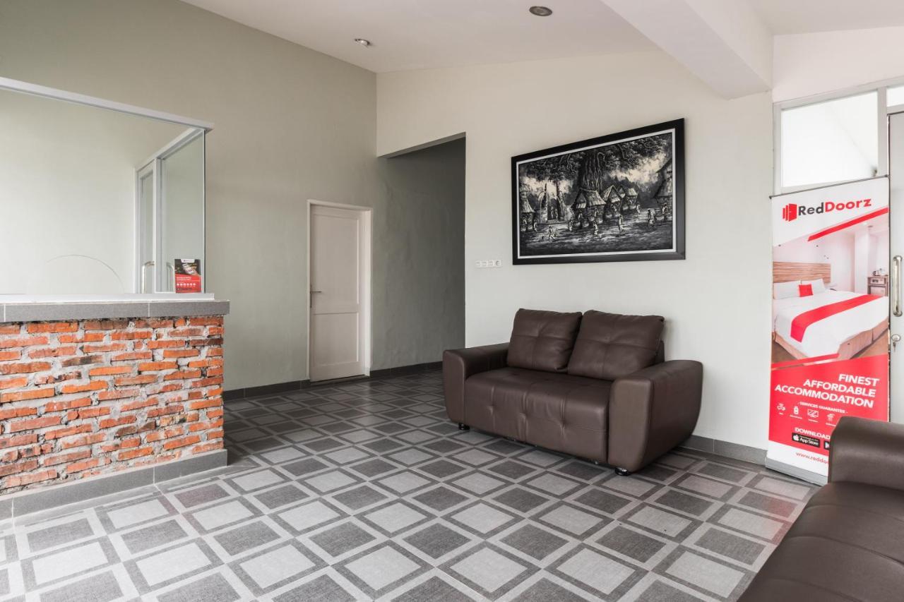 Reddoorz Plus Near Rs Usu Medan 2 Zewnętrze zdjęcie