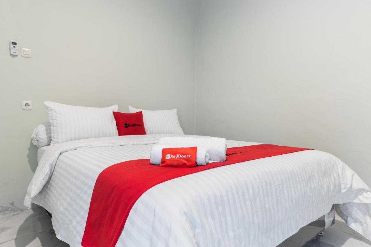 Reddoorz Plus Near Rs Usu Medan 2 Zewnętrze zdjęcie