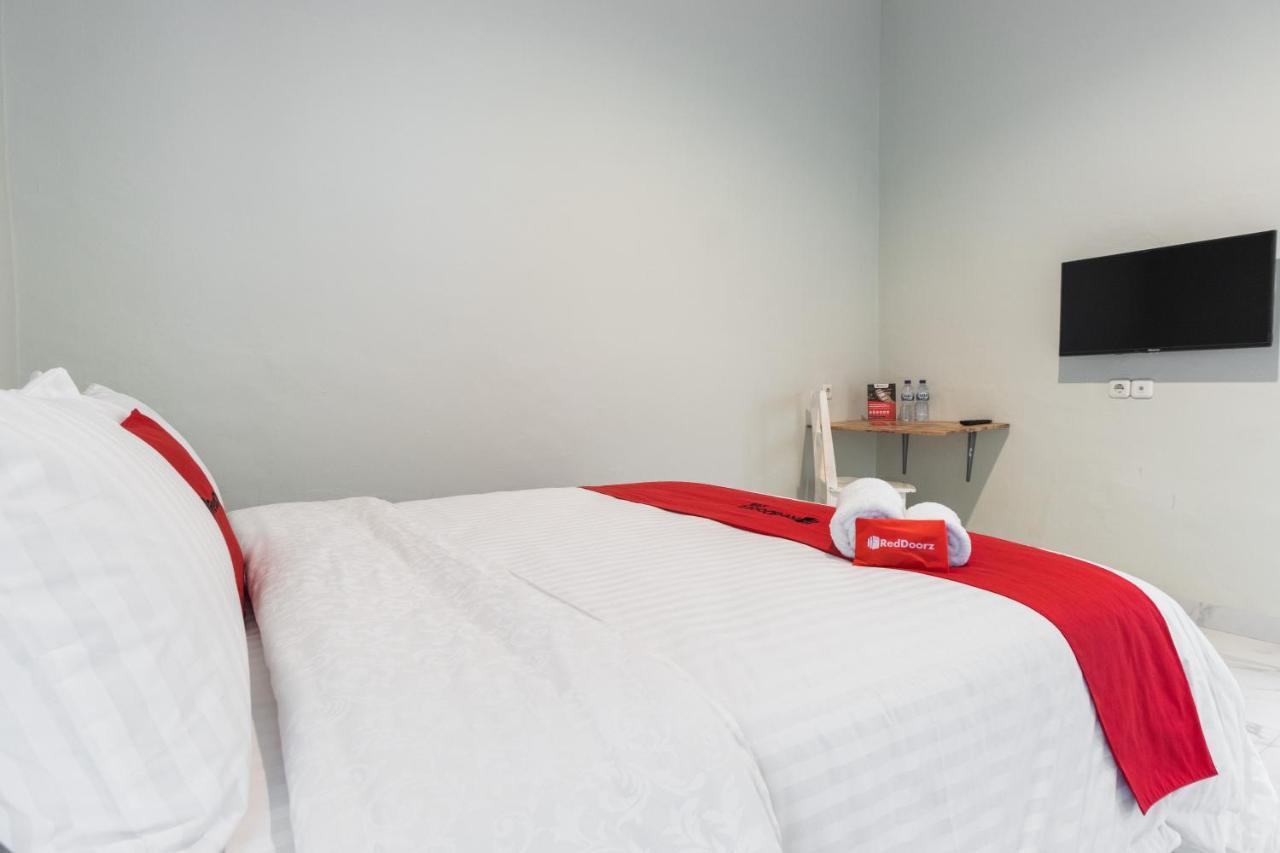Reddoorz Plus Near Rs Usu Medan 2 Zewnętrze zdjęcie